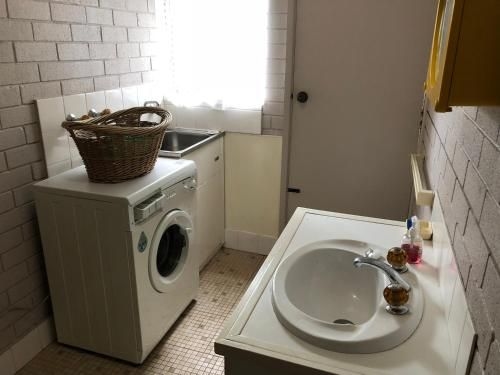 Flat 1/15 Dalmeny Drive1