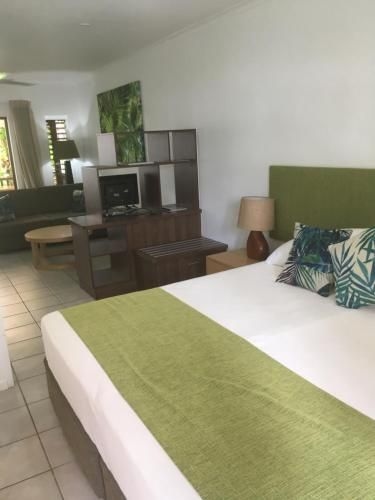 Palm Cove Beach Retreat1