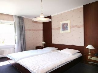 โรงแรมคริสตัล (Crystal Hotel)1