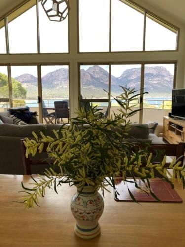 Freycinet Beach House3