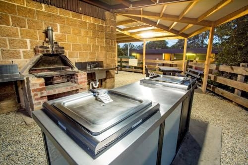 Castlemaine Gardens Luxury Glamping1