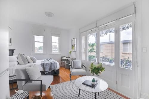 Designer styled studio in the heart of trendy Glebe0