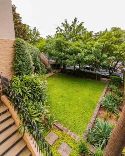 Designer styled studio in the heart of trendy Glebe4