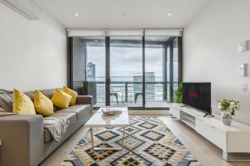 Apartment with Lake View