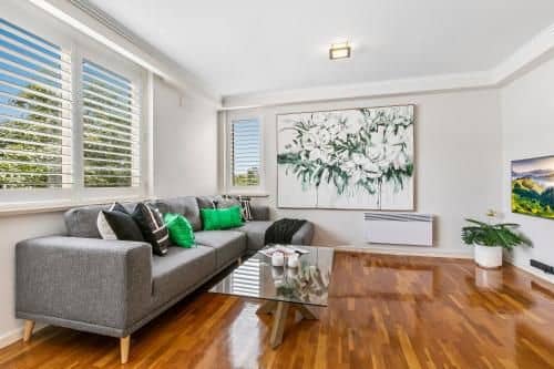 Oversized apartment close to city, parks, MCG Oversized apartment close to city, parks, MCG
