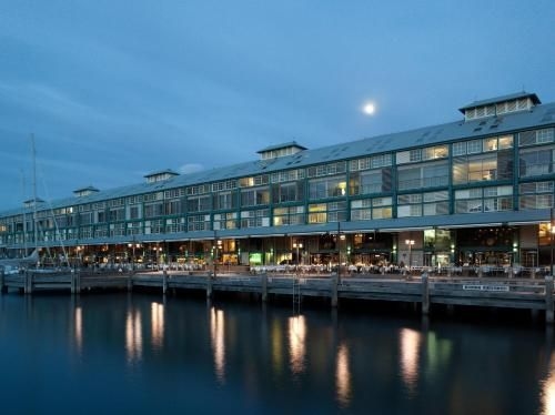 King size studio with water view, walk to the city4