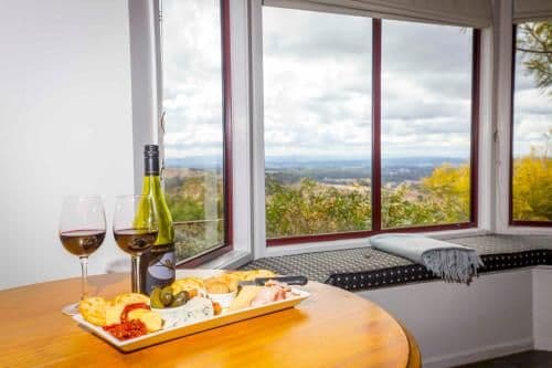 Apartment with Mountain View