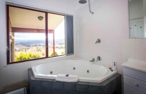 Apartment with Mountain View