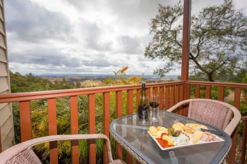 Apartment with Mountain View