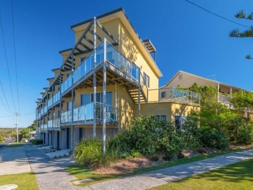 Seaspray Unit 7 straight across the road from Main Beach Yamba3