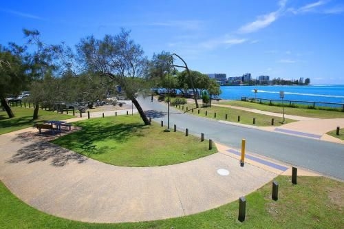 Golden Shores Unit 1, 21 Landsborough Parade1