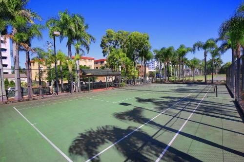 Resort Style - The Oasis Resort Villa 7, 2 Landsborough Pde1