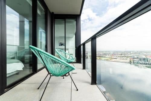 Sky High Two-Bedroom Two Bathroom Apartment with Harbour Views