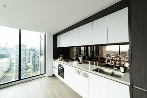 Sky High Two-Bedroom Two Bathroom Apartment with Harbour Views