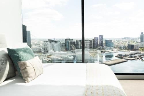 Sky High Two-Bedroom Two Bathroom Apartment with Harbour Views
