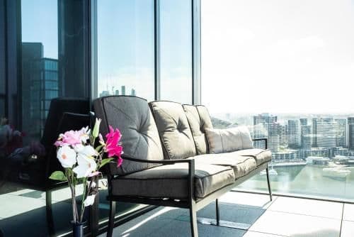 Sky High Three-Bedroom Two Bathroom Apartment with Dual Harbour Views