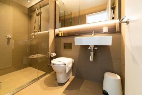 Sky High Three-Bedroom Two Bathroom Apartment with Dual Harbour Views