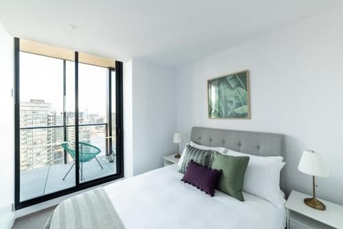 Melbourne Private Apartments Collins Wharf Waterfront Docklands3