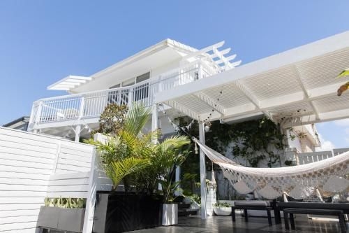 White Beach Cottage0