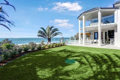 Castaways Beach Escape3