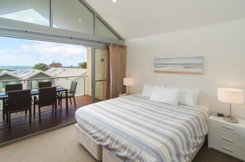 16 Seine Bay Apartment3