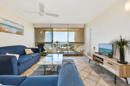 2 Bedroom Top Floor Unit - Ocean Views and Pool0