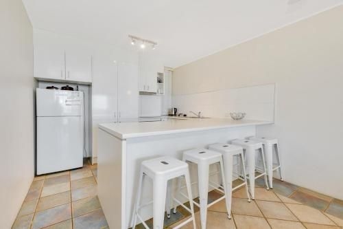 2 Bedroom Top Floor Unit - Ocean Views and Pool1