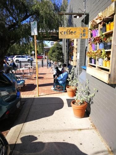 Mt.Lawley Superb 2 BR location Comfort, style 23