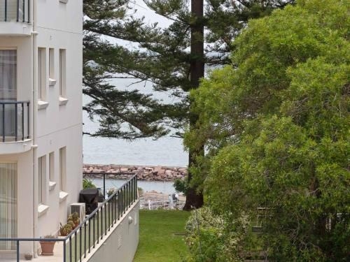 9 'Bronte Court', 17 Magnus Street - renovated unit with filtered views & pool1