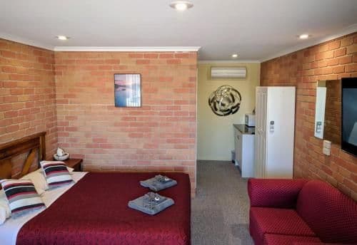 Deluxe Queen Room