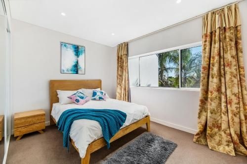 Relax in a Spacious & Modern Townhouse in Asquith2