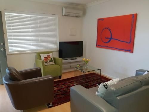 Mt.Lawley Superb 2 BR location Comfort, style 30