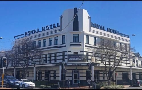 Royal Hotel Orange1