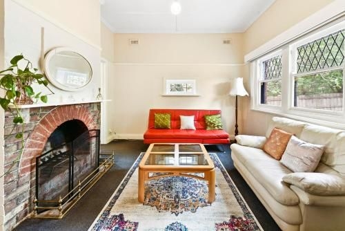 GlenIris Beautiful 6BedderFamily House+2Bath+Pool0