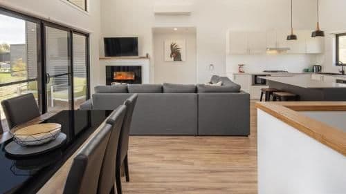 Apartment with Mountain View