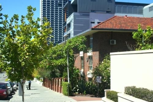 107 Olive Grove Studio walk to city4