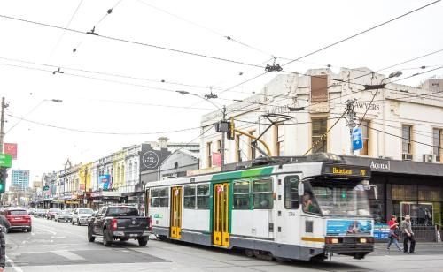 South Yarra City View Apartment with Car Park, Amazon Alexa, Spotify, Netflix, and WiFi4