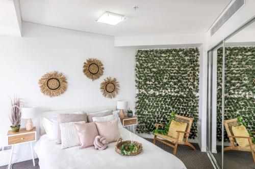 Forest themed APT in the Heart of Brisbane CBD0