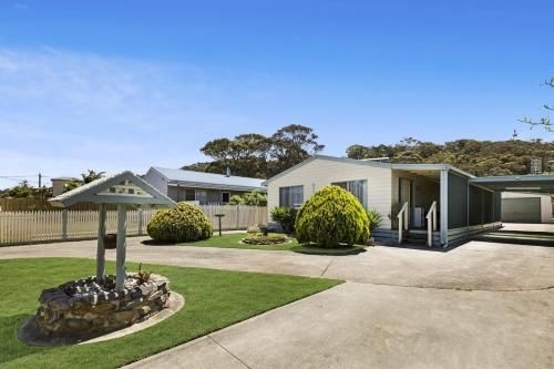 Four Sisters - beachside holiday0