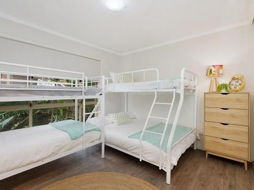 Tahnee Court Unit 3 - Absolute beachfront Apartment4