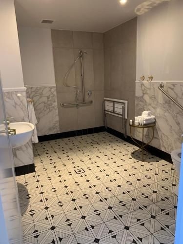 Tattersalls Hotel4
