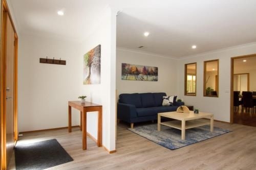 12 Mount Porepunkah Road0