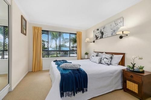 Immaculate 1 bedroom resort holiday unit near Noosa River0