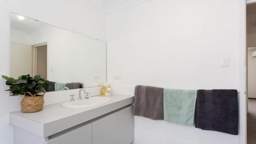 Spacious City Townhouse close to Burswood4