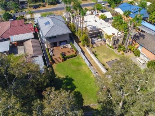 Lakeside Luxury - 13 Lake Street2