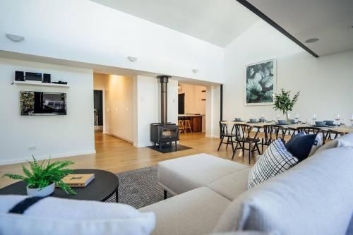 Santorini on Seaview-Beachside Living - Sauna - Wifi3