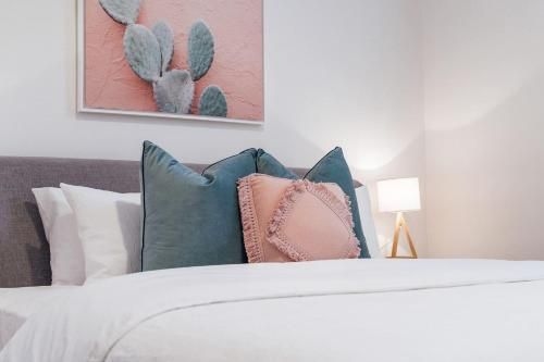 Malibu Moment on Margaret-Historic Bungalow1