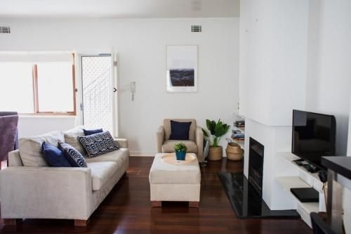 Cottesloe Beach Villa With Large Courtyard Sleeps 40