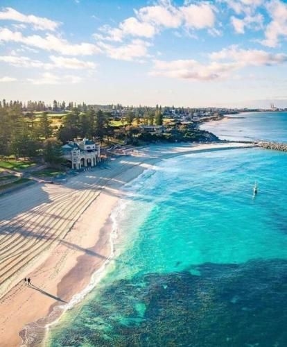 Cottesloe Beach Villa With Large Courtyard Sleeps 42