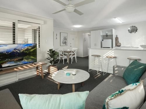Riverside location, Noosa Sound4